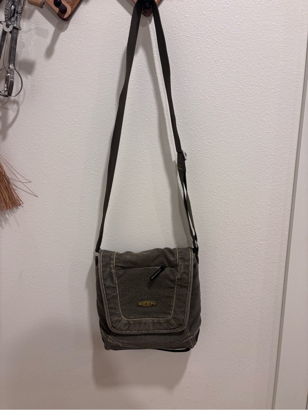 KEEN Olive Canvas Crossbody Messenger Bag hybrid transport